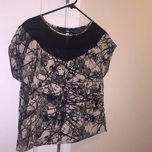 Black and white short sleeve top